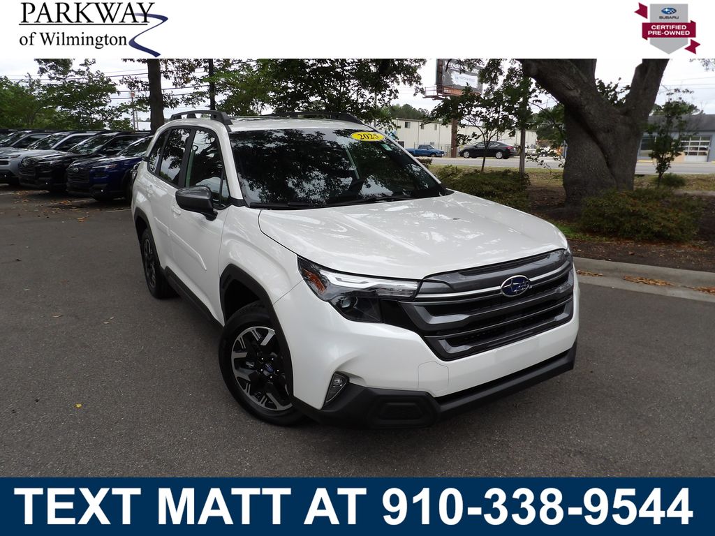 2025 Subaru Forester Premium's photo