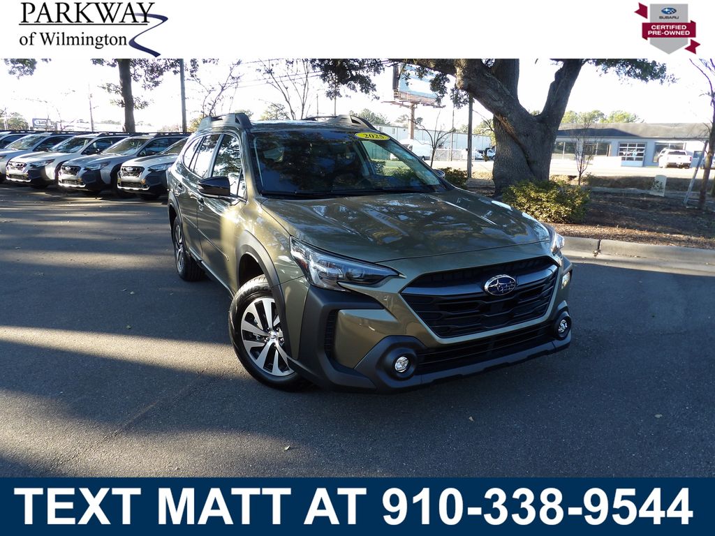 2025 Subaru Outback Premium's photo