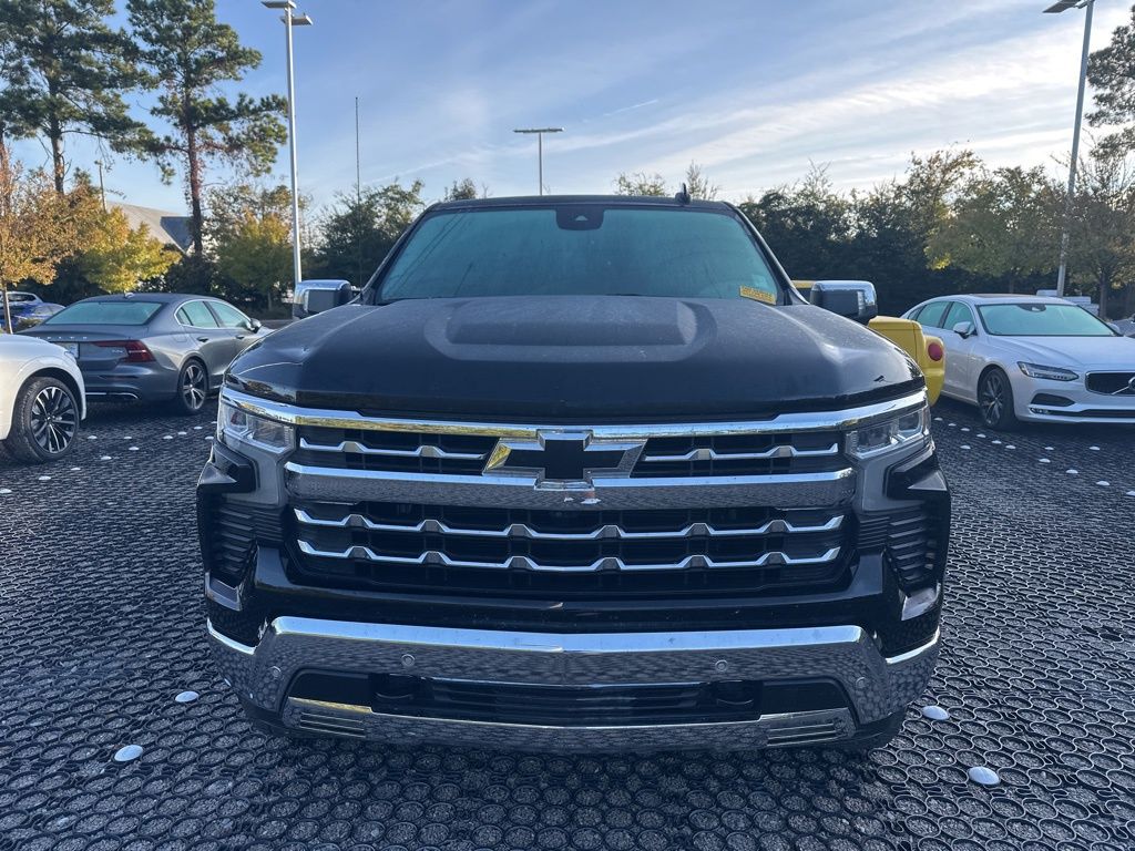 2022 Chevrolet Silverado 1500 LTZ photo 2