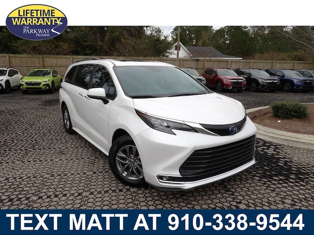 2024 Toyota Sienna XLE 7 Passenger Minivan/Van