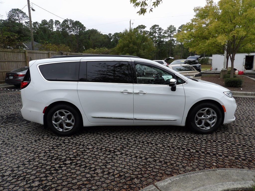 Used 2023 Chrysler Pacifica Limited Minivan/Van