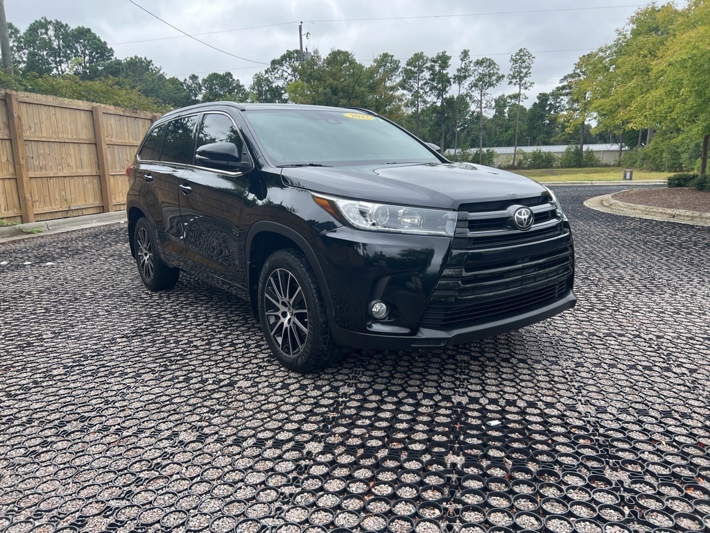 Used 2017 Toyota Highlander SE with VIN 5TDJZRFH5HS468133 for sale in Wilmington, NC