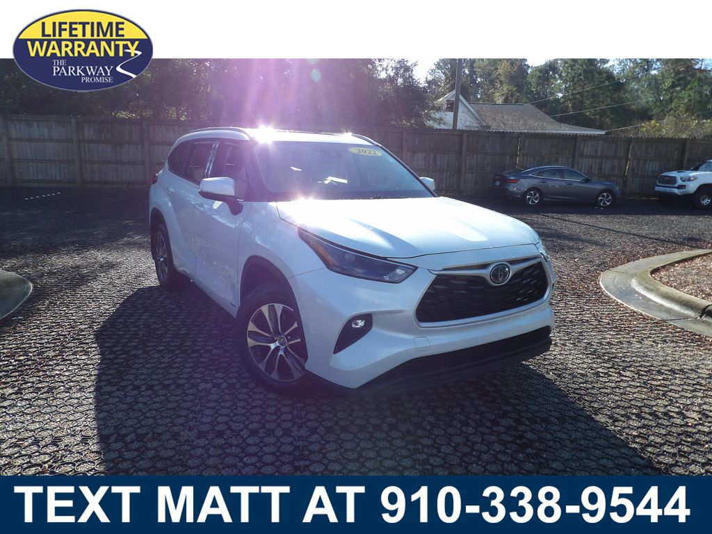 2022 Toyota Highlander XLE's photo