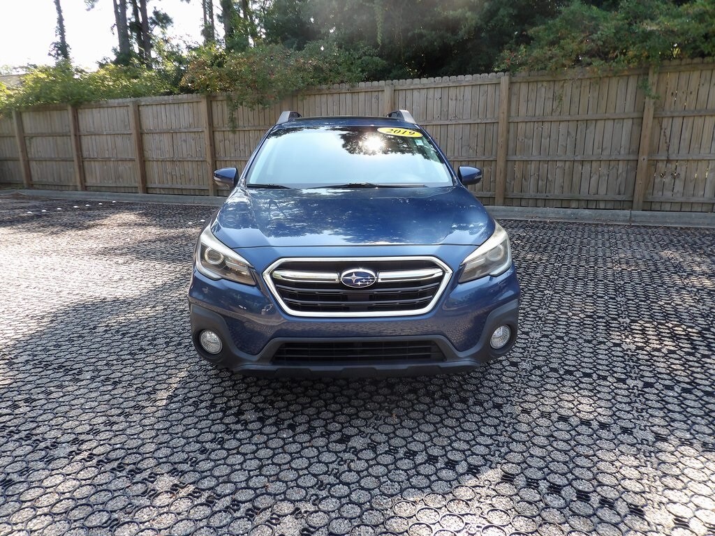 2019 Subaru Outback 2.5i Limited photo 2
