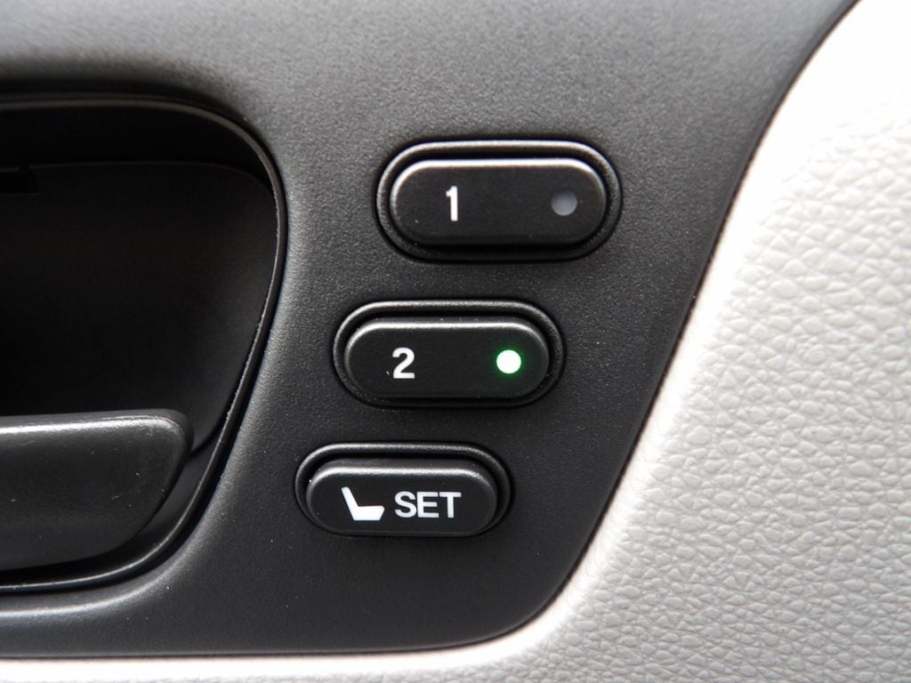 2023 Honda Odyssey EX-L - Photo 10