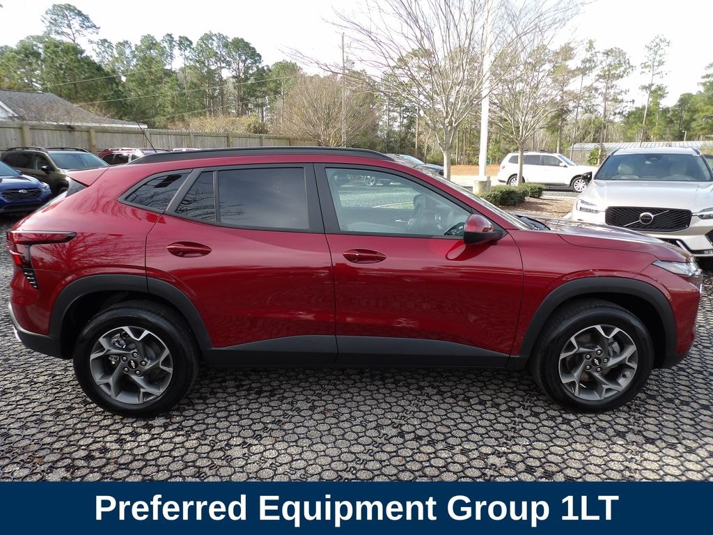 Used 2025 Chevrolet Trax LT SUV