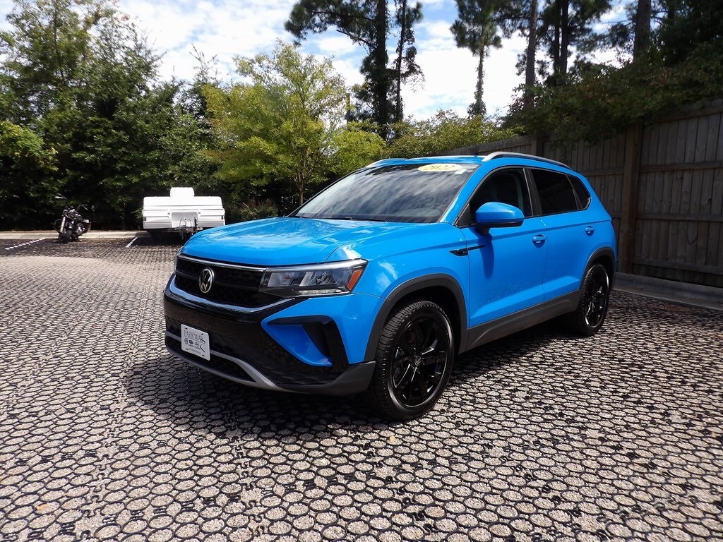 2022 Volkswagen Taos SE photo 3
