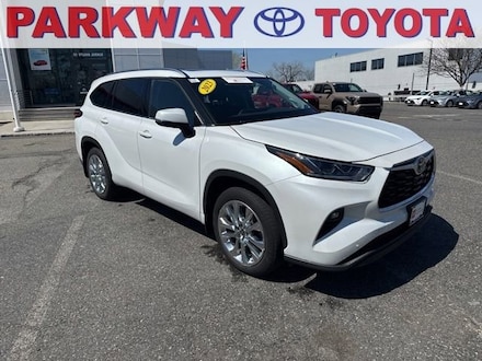 Used 2023 Toyota Highlander Limited SUV for Sale in Englewood Cliffs, NJ