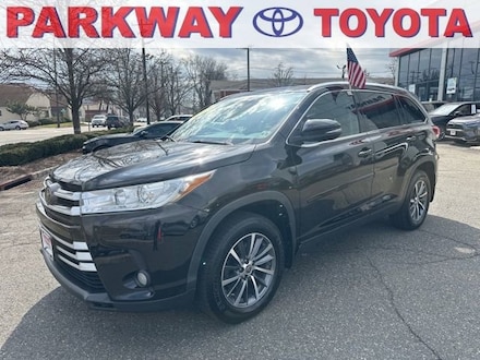 Used 2019 Toyota Highlander XLE SUV for Sale in Englewood Cliffs, NJ
