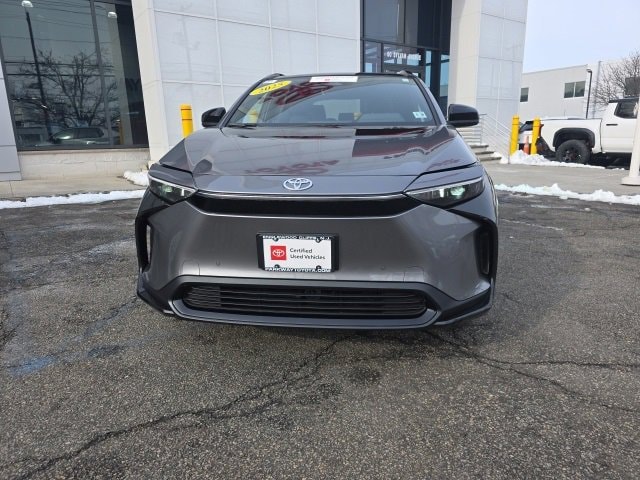 Used 2025 Toyota bZ4X XLE with VIN JTMABACA8SA095381 for sale in Englewood Cliffs, NJ