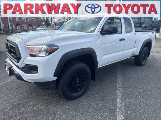 2022 Toyota Tacoma SR's photo