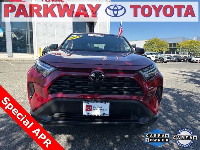 2023 Toyota RAV4 LE's photo