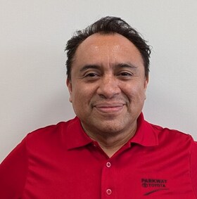 Staff member Alfredo Meneses from ID_c49e446f55e2