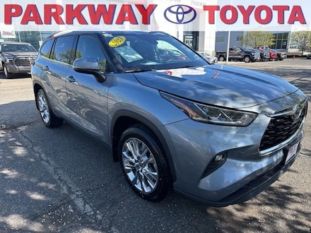 Used 2023 Toyota Highlander Hybrid Limited SUV for Sale in Englewood Cliffs, NJ