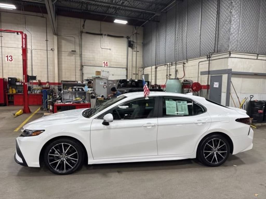 Used 2023 Toyota Camry SE Sedan