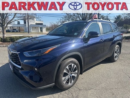 Used 2023 Toyota Highlander XLE SUV for Sale in Englewood Cliffs, NJ