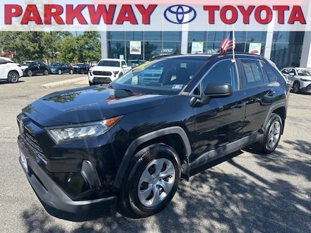 Used 2019 Toyota RAV4 LE SUV for Sale in Englewood Cliffs, NJ