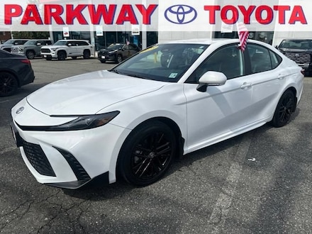 Used 2025 Toyota Camry SE Sedan for Sale in Englewood Cliffs, NJ
