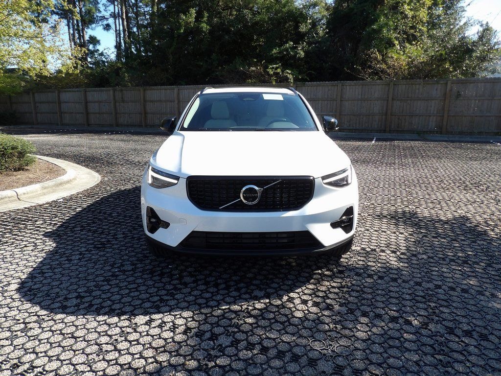 New 2026 Volvo XC40 B5 Plus SUV