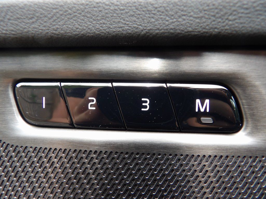 2026 Volvo XC90 Plus - Photo 13