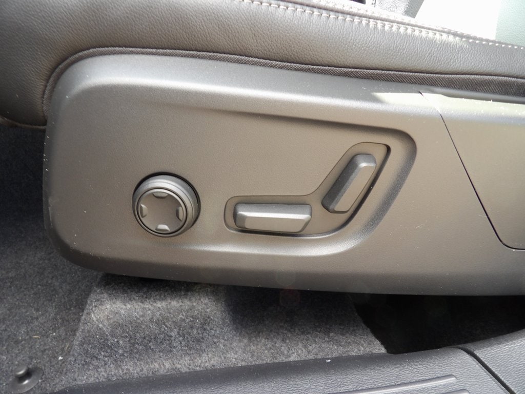 2026 Volvo XC40 Plus - Photo 14