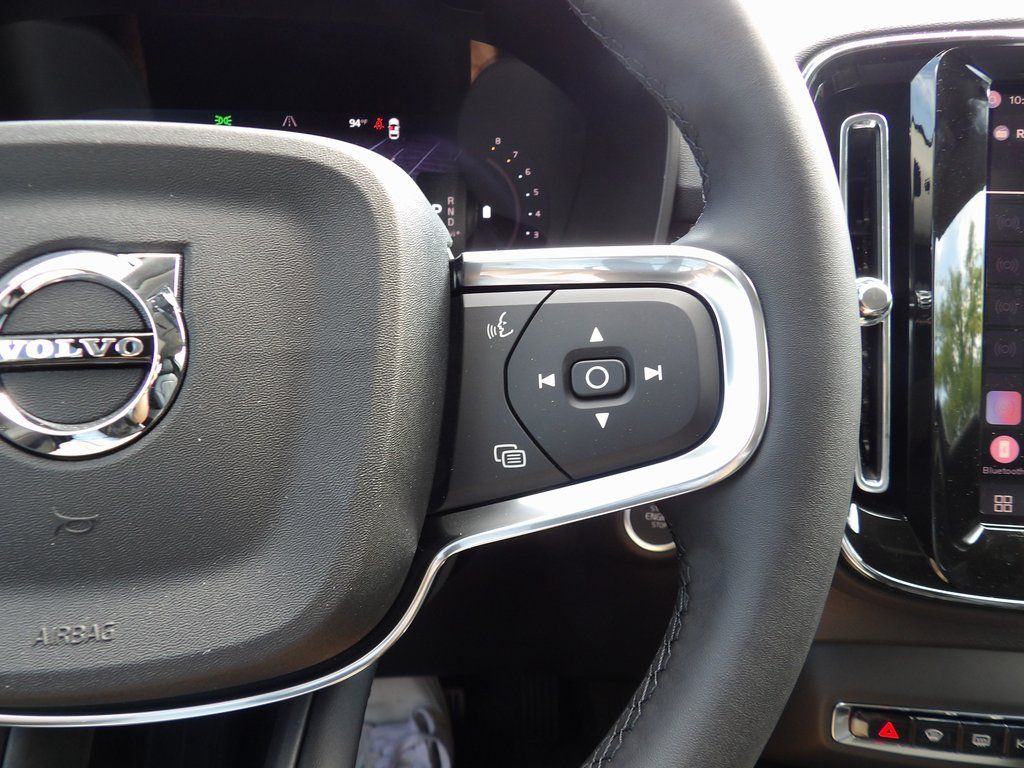 2026 Volvo XC40 Plus - Photo 16