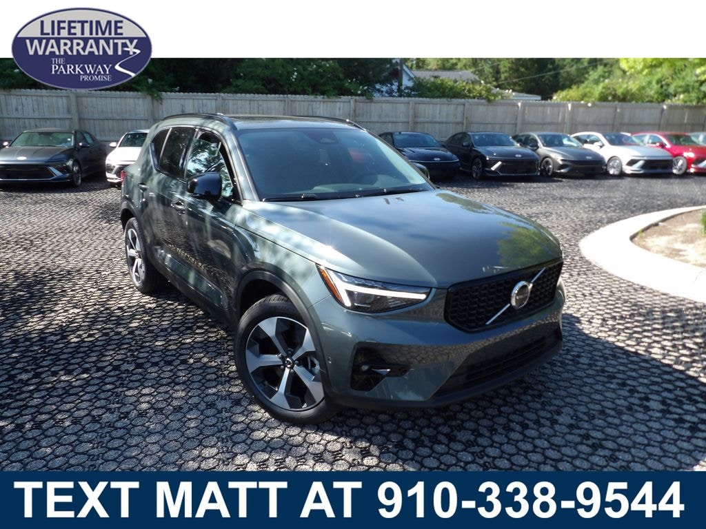 New 2026 Volvo XC40 B5 Plus SUV