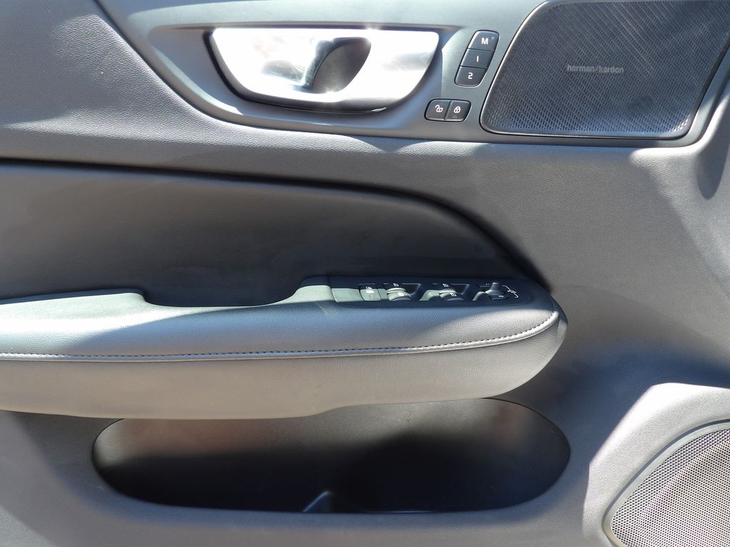 2025 Volvo S60 Plus - Photo 12