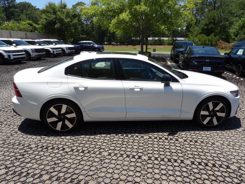 2025 Volvo S60 Plus - Photo 8