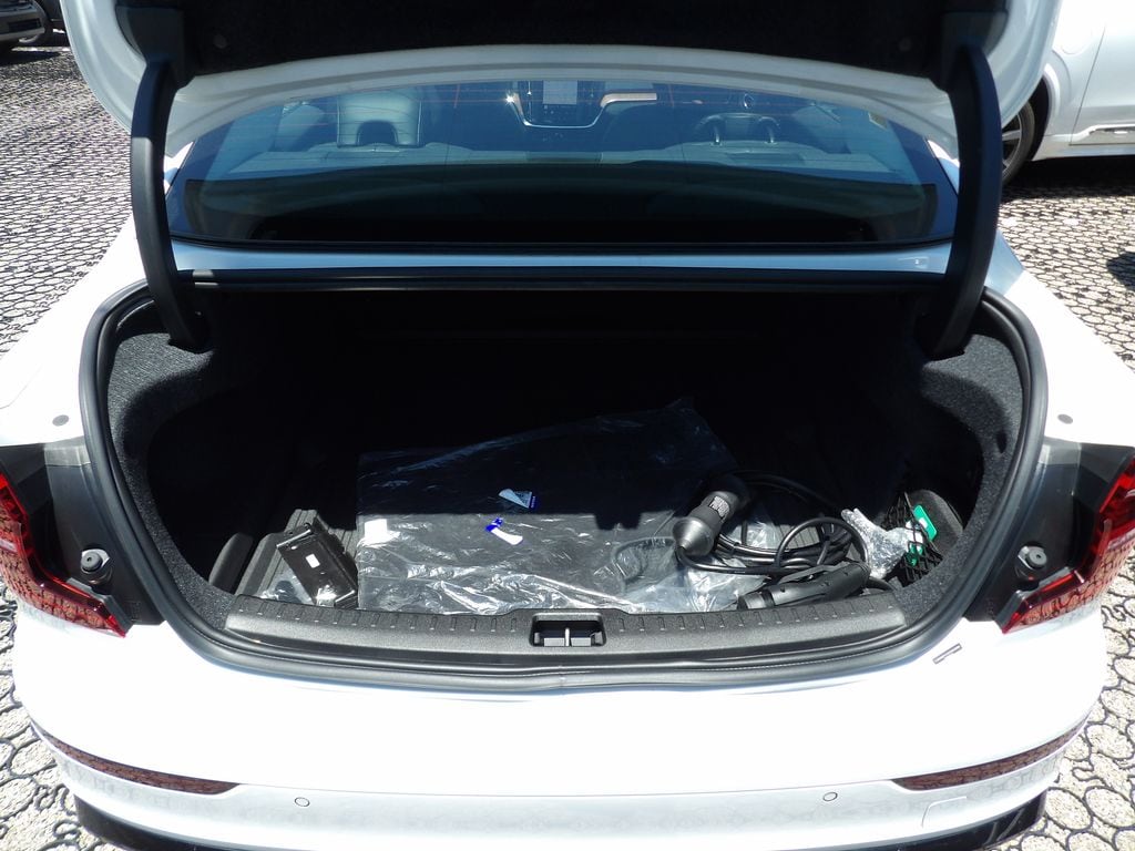 2025 Volvo S60 Plus - Photo 26