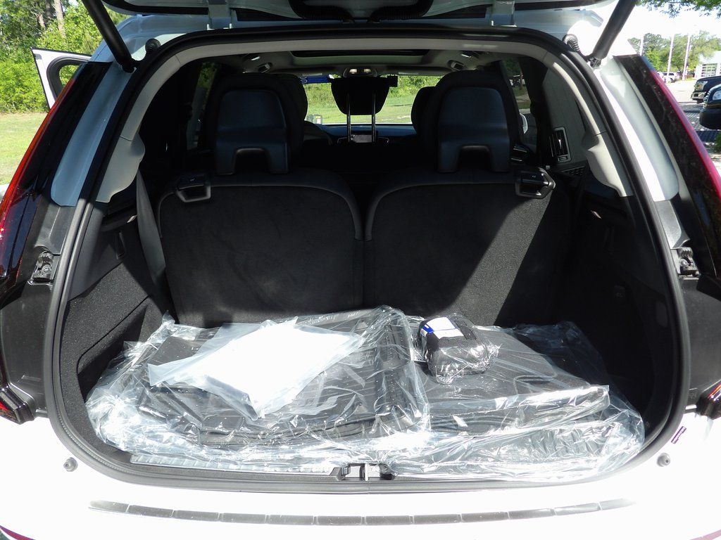 2025 Volvo XC90 Plus - Photo 16