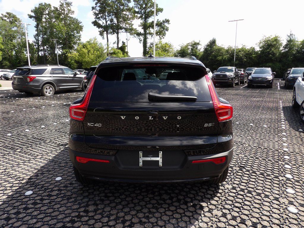2026 Volvo XC40 Plus - Photo 7