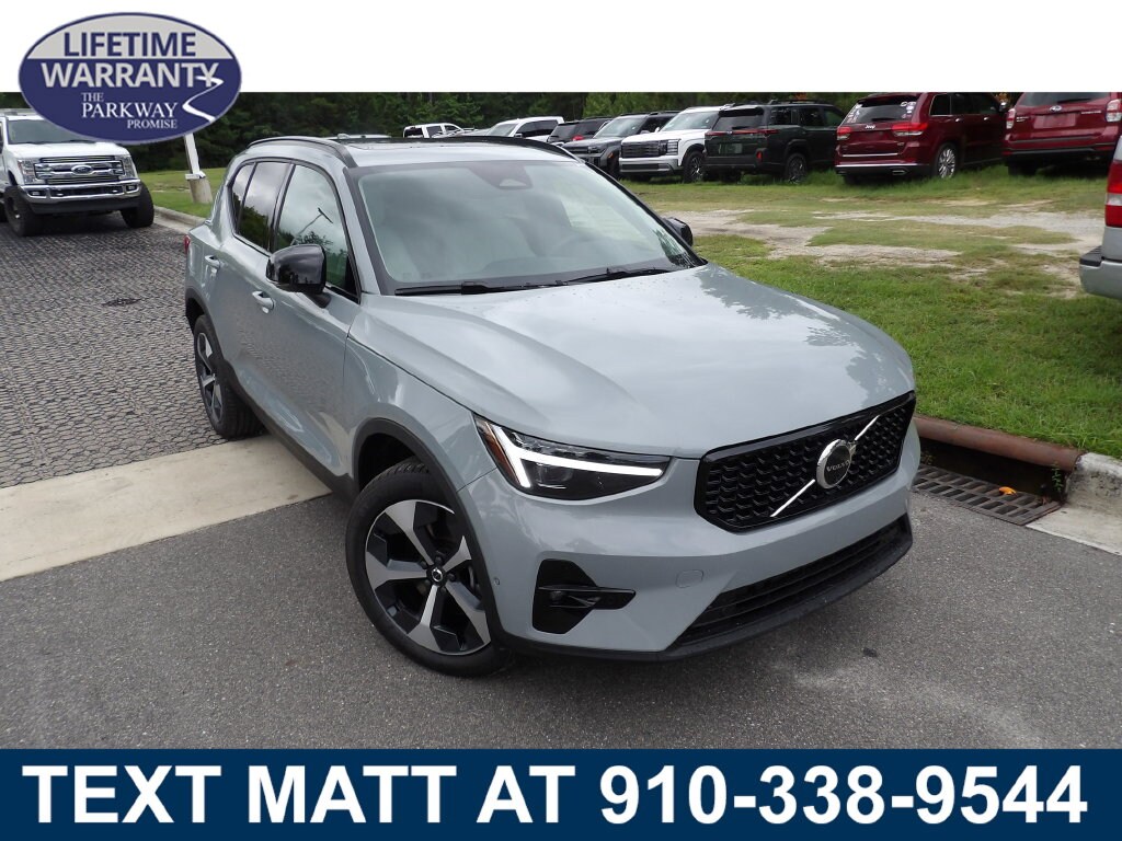 New 2026 Volvo XC40 B5 Plus SUV