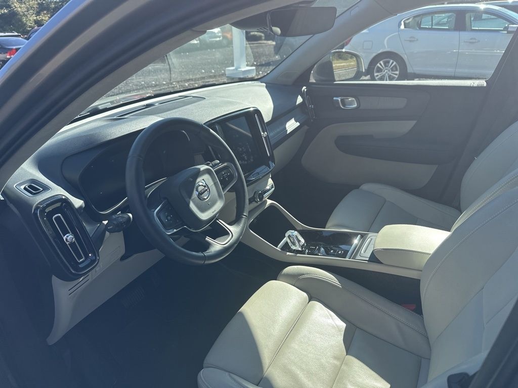 Used 2020 Volvo XC40 T4 Inscription SUV