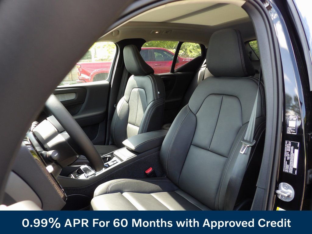 2026 Volvo XC40 Plus - Photo 10