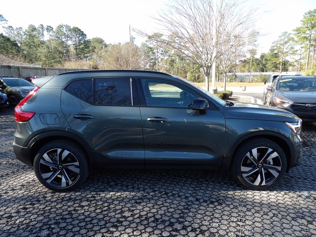 New 2026 Volvo XC40 B5 Ultra SUV