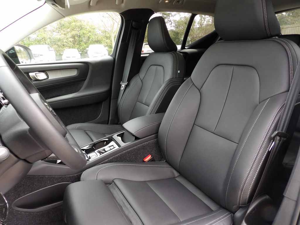 2025 Volvo XC40 Ultra - Photo 12