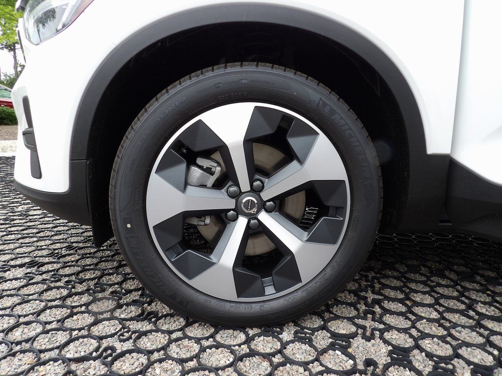 2025 Volvo XC40 Core - Photo 26