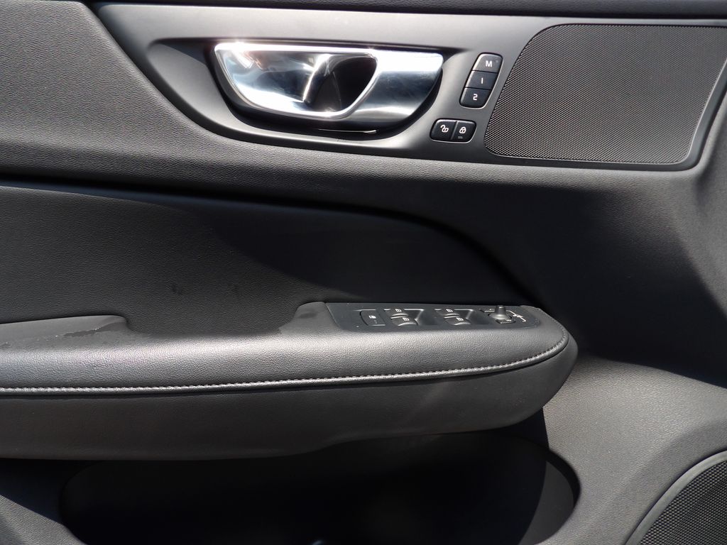 2025 Volvo S60 Core - Photo 13