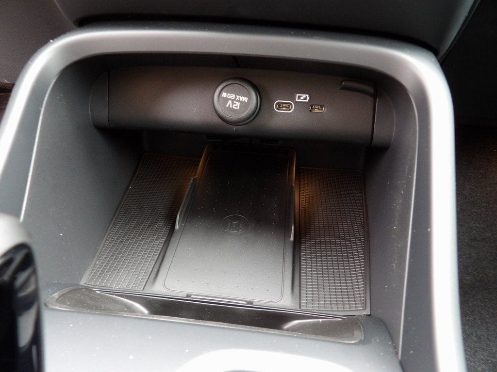 2025 Volvo XC40 Core - Photo 21