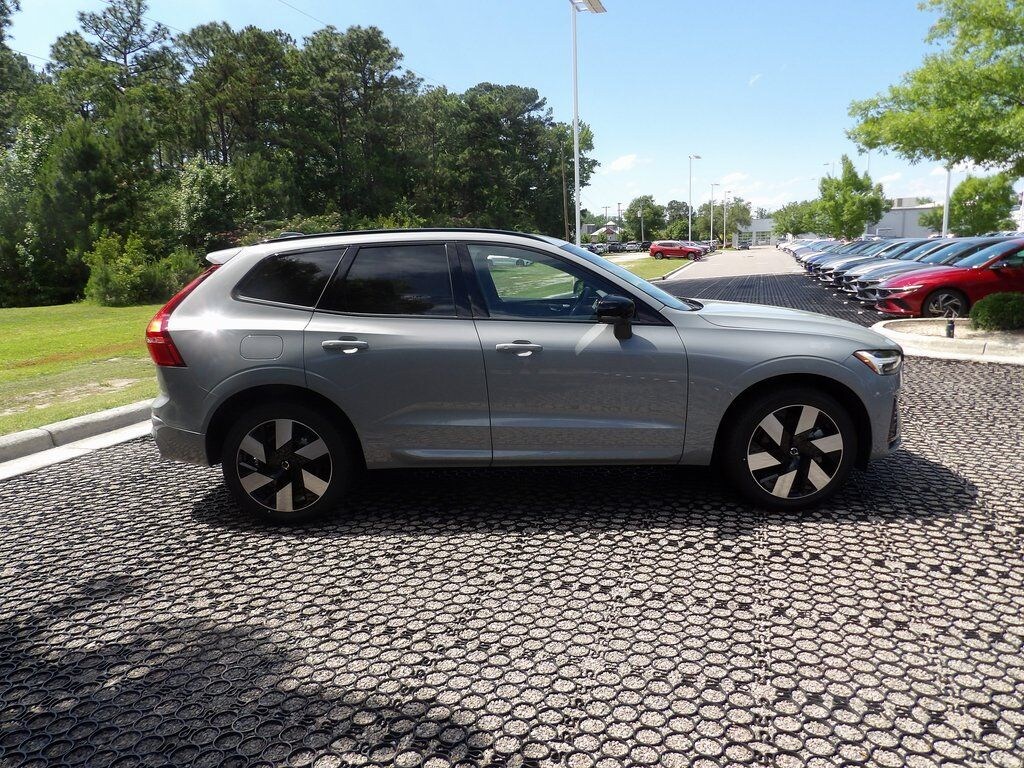 New 2025 Volvo XC60 plug-in hybrid T8 Plus SUV