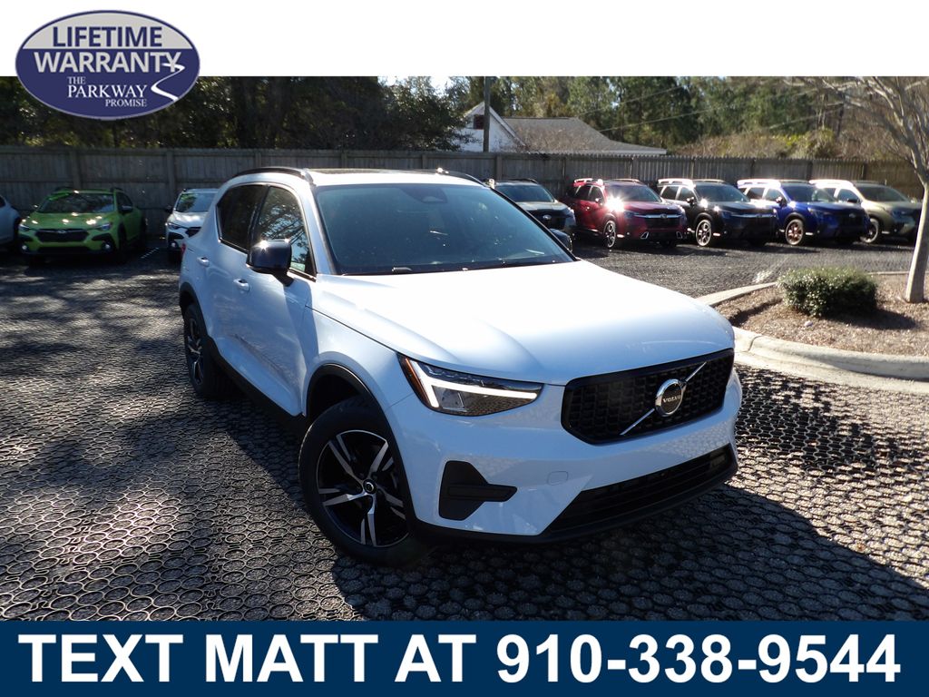 2026 Volvo XC40 B5 Core Dark AWD's photo