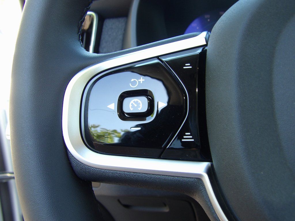 2025 Volvo XC90 Plus - Photo 22