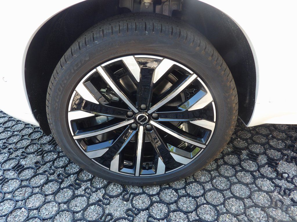 2025 Volvo XC90 Plus - Photo 31