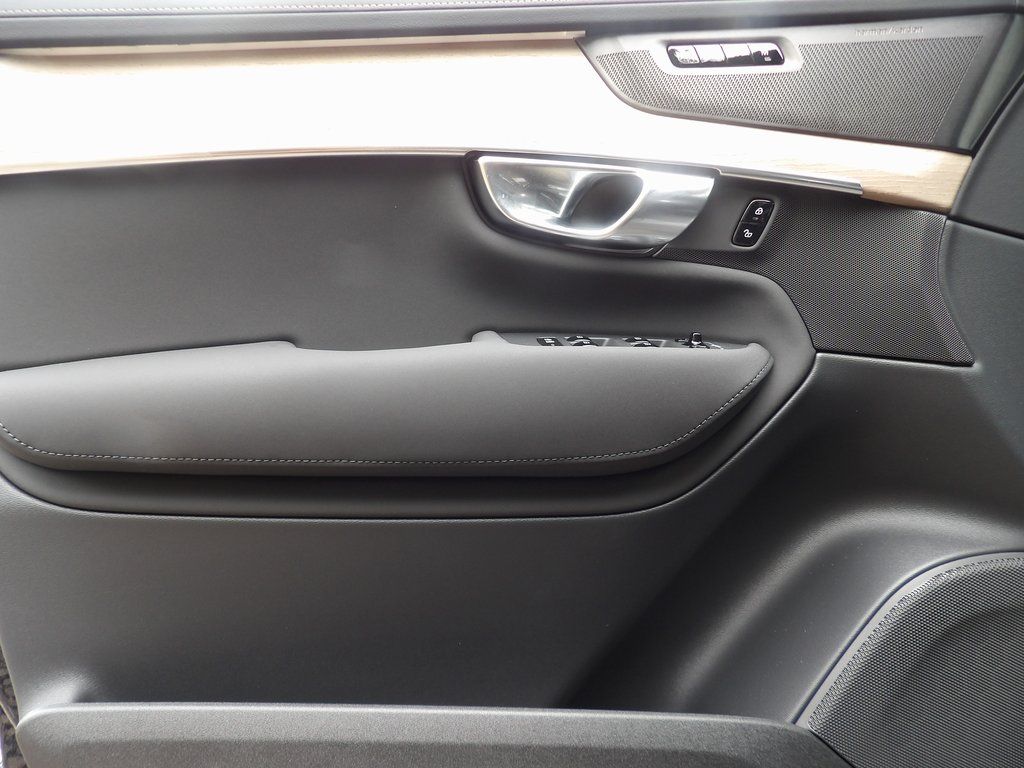 2026 Volvo XC90 Plus - Photo 11