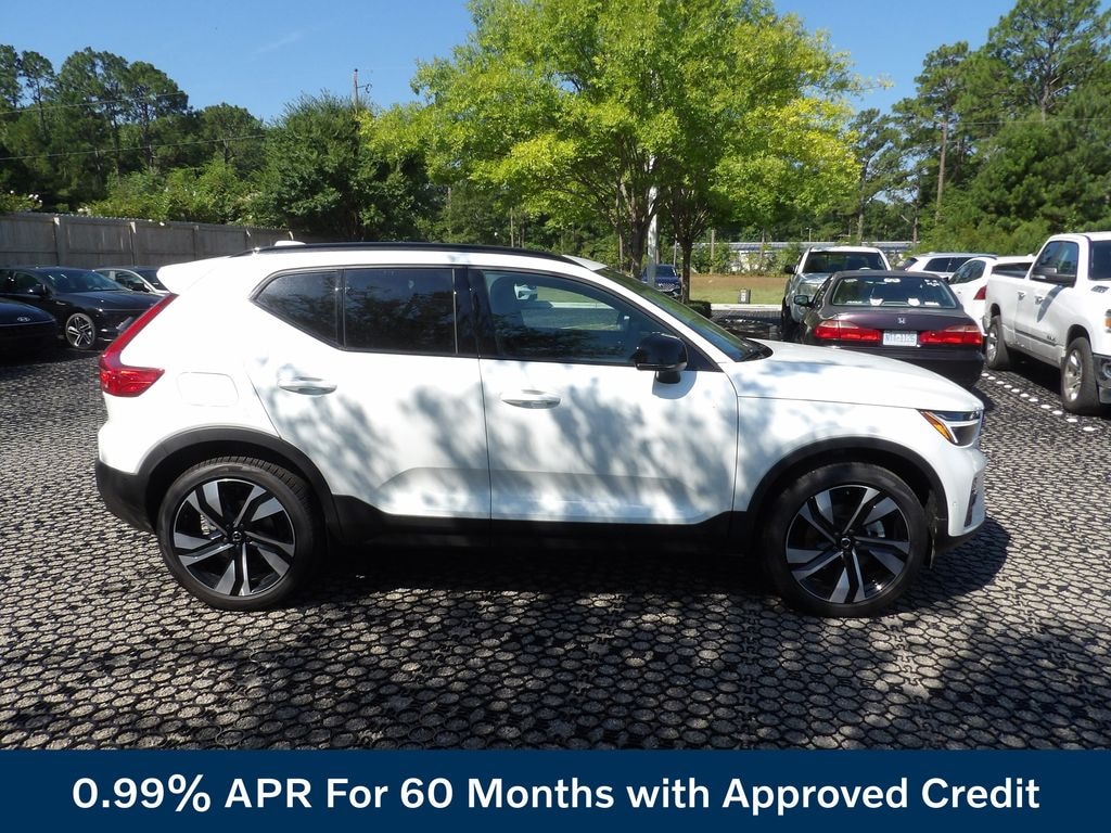 New 2026 Volvo XC40 B5 Ultra SUV