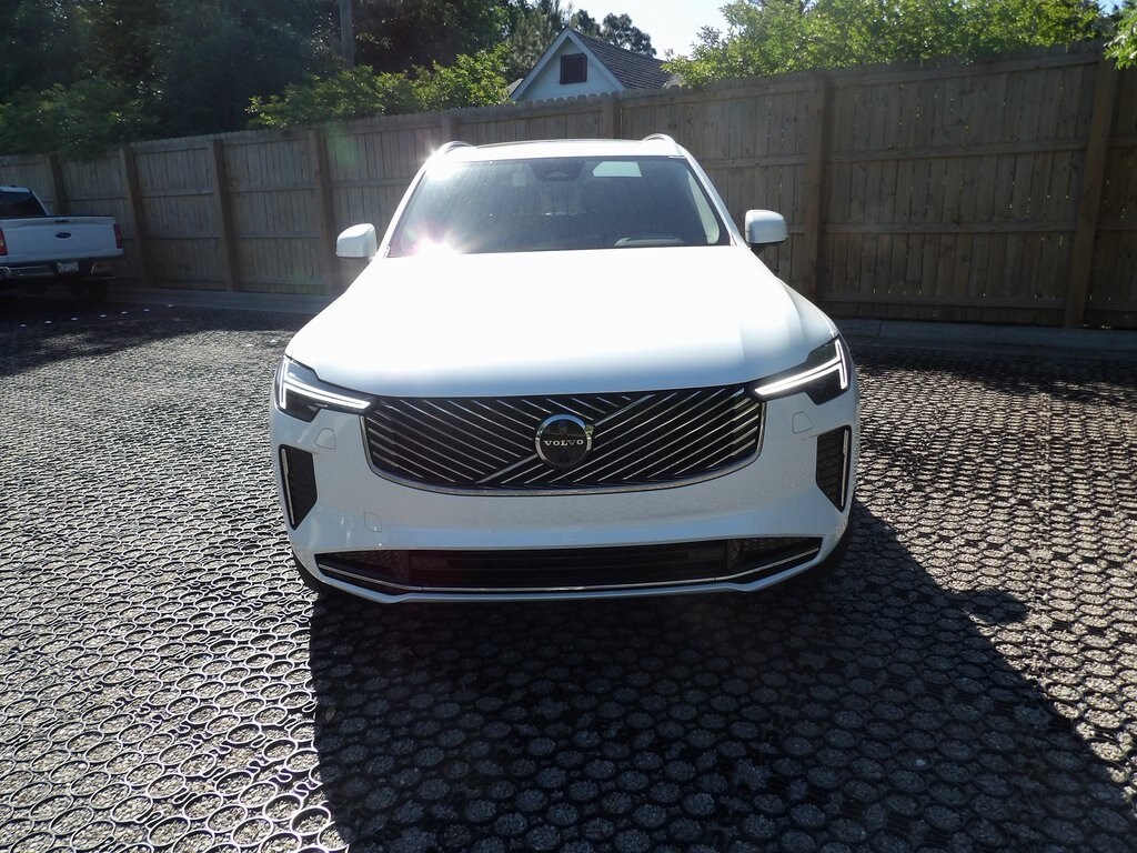 2025 Volvo XC90 Plus photo 2