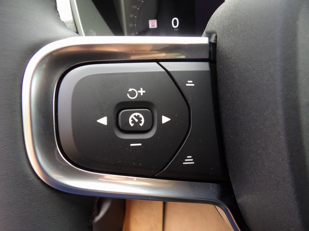 2026 Volvo XC40 Plus - Photo 16