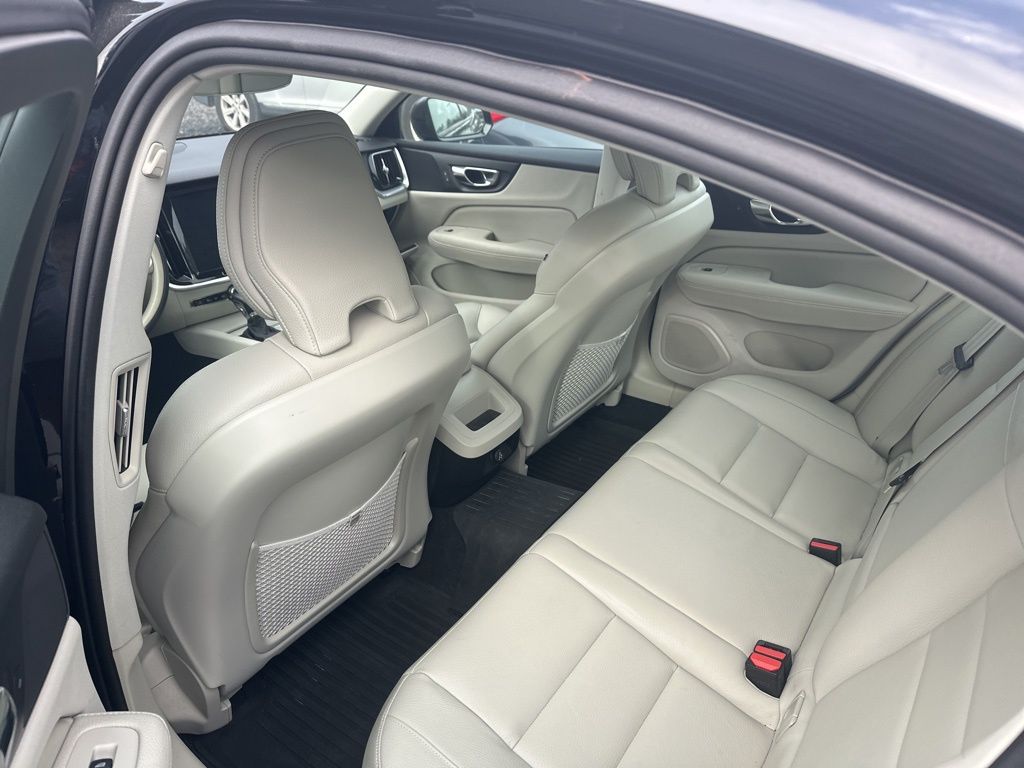 2019 Volvo S60 T5 Momentum photo 3