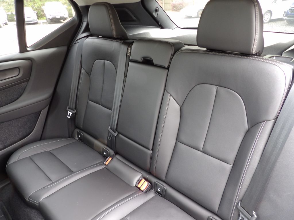 2025 Volvo XC40 Ultra - Photo 24